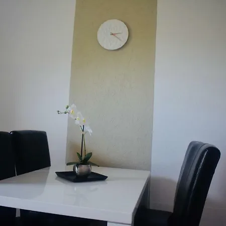Ammerland Ferienwohnung شقة *