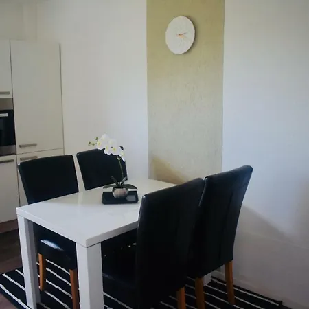 Ammerland Ferienwohnung شقة *
